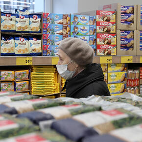 В России предложили возвращать НДС на продукты пенсионерам и малоимущим - «Финансы»