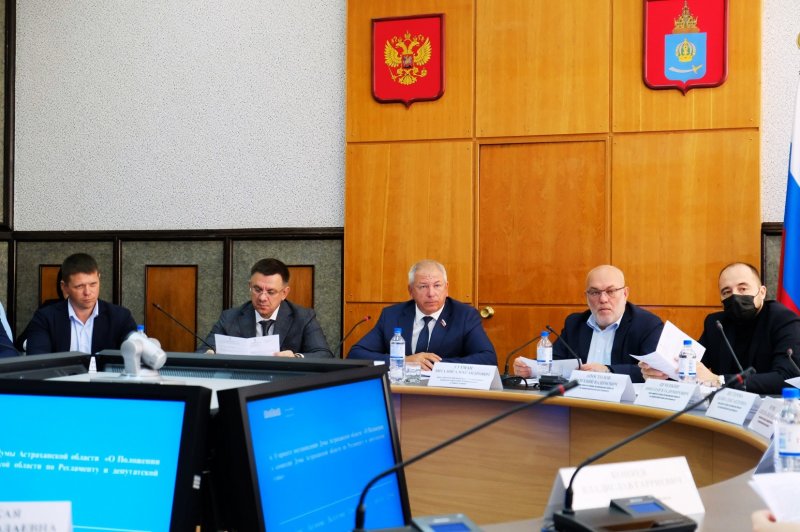 Депутаты Думы Астраханской области проголосовали за поправки в закон о статусе губернатора - «Экономика»