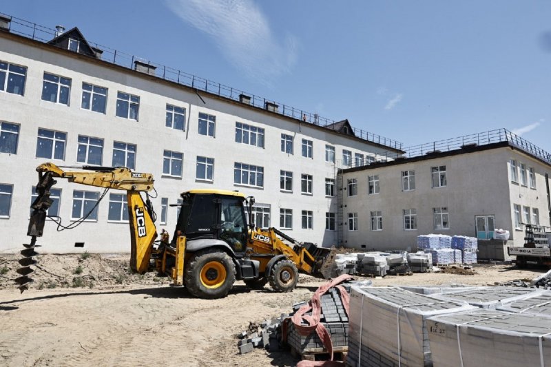 Губернатор Астраханской области проинспектировал строительство школы в Камызякском районе - «Экономика»