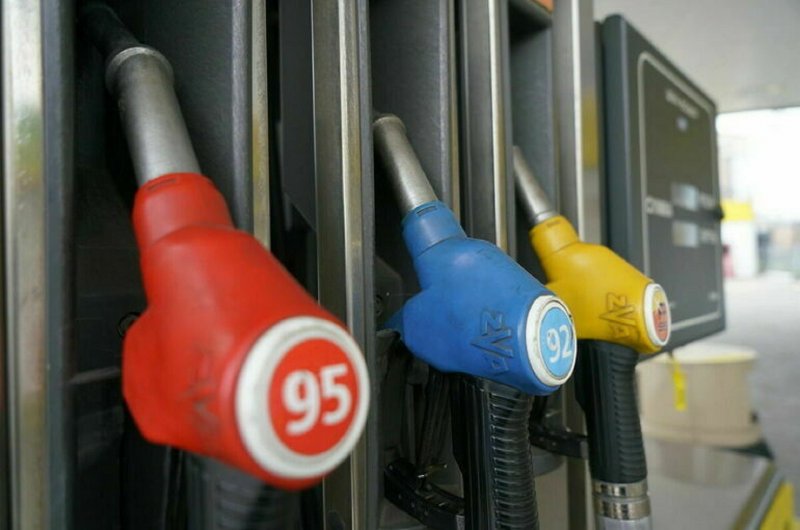 В России цена на бензин Аи-92 обновила исторический рекорд - «Экономика»