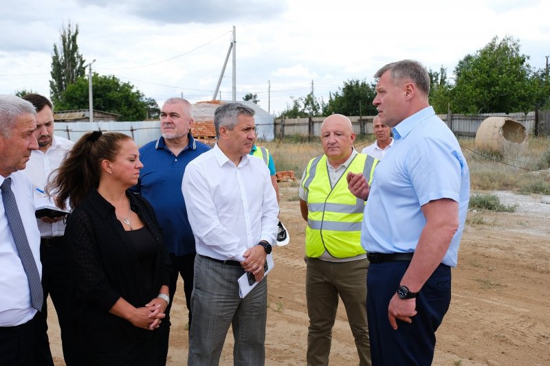 Губернатор Игорь Бабушкин потребовал до конца года завершить строительство спорткомплекса в Енотаевском районе - «Экономика»