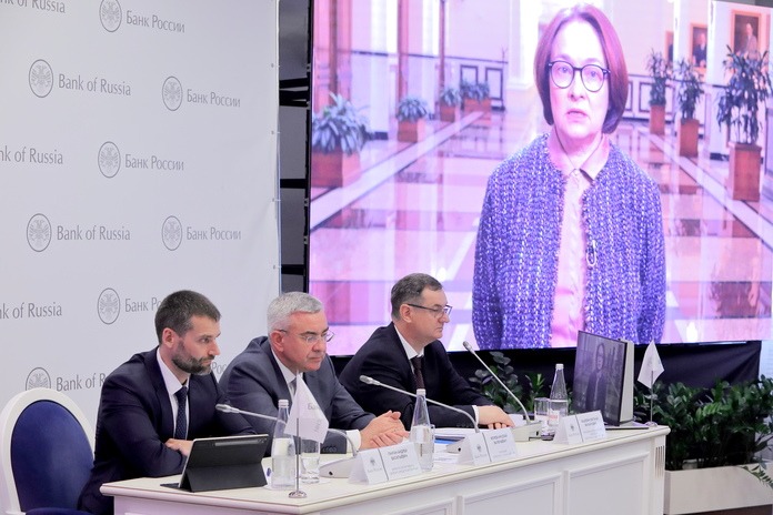 Банк России рассказал новосибирскому бизнесу, почему снизил ставку, и что будет дальше - «Финансы»